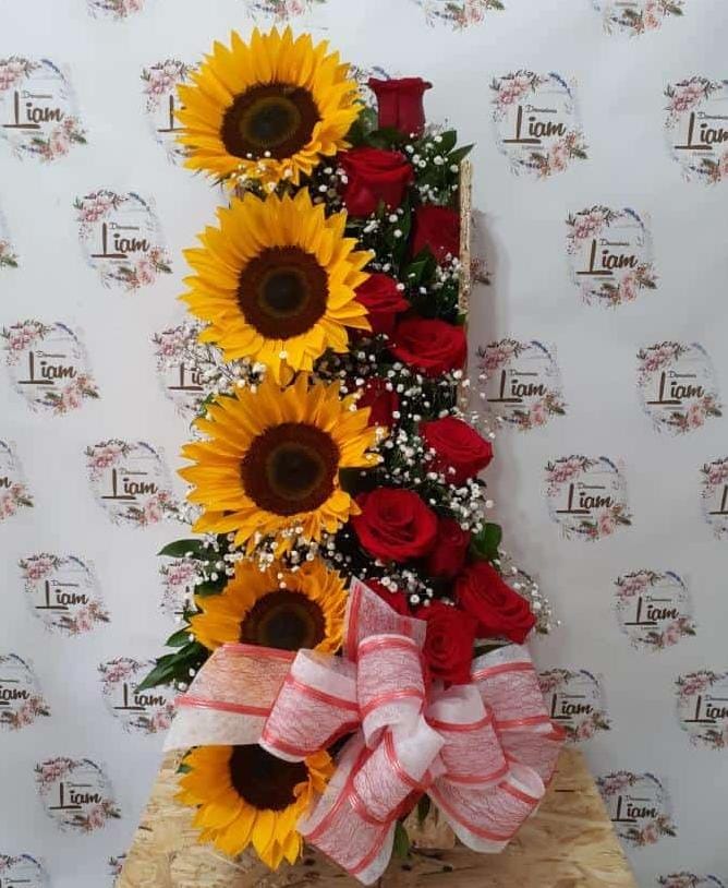 caja girasol y rosas bello