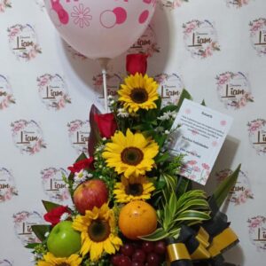 ramo de frutas y flores bello