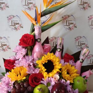 ramo rosas y frutas bello