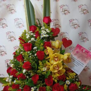 ramo con rosas y orquidea en bello
