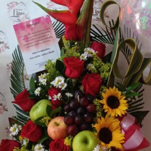 rosas con frutas en bello